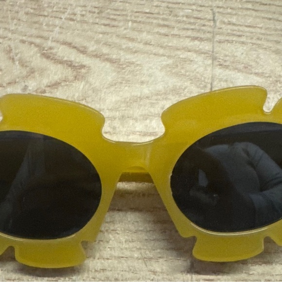 Yandy Yellow Sunglasses - Picture 4 of 8